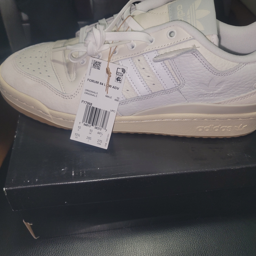 Adidas White Retro-Inspired Sneakers with Suede Overlays